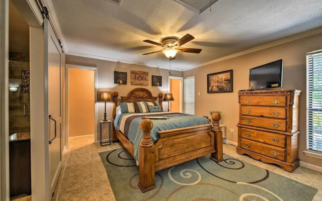 Spacious Conroe Home w/ Foosball & Pool Table!