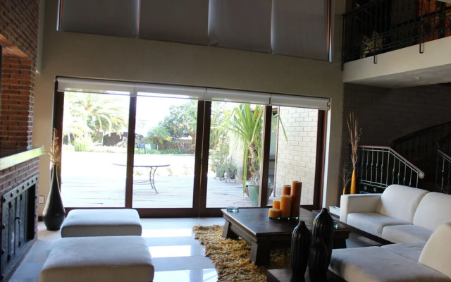 Beautiful House With Lake View