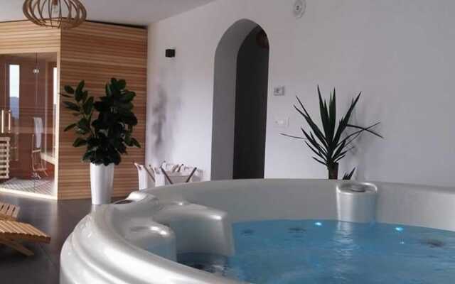 Secluded Holiday Home with Hot Tub in Kozji Vrh