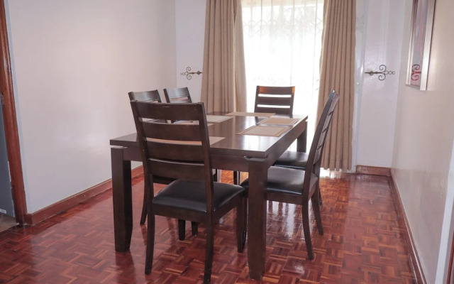 Spacious 4-bedroom with a pool