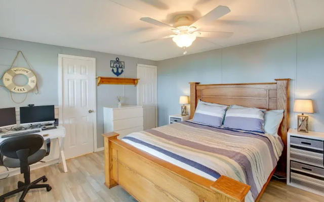 Bright Byrdstown Home w/ Views of Dale Hollow Lake