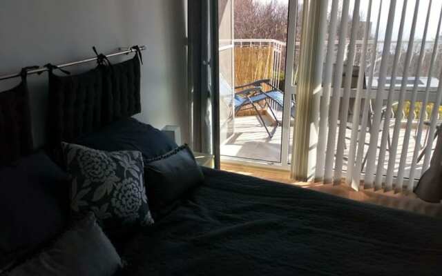 Stunning Beach Apart-sleeps 5! Pool & Sea Views!