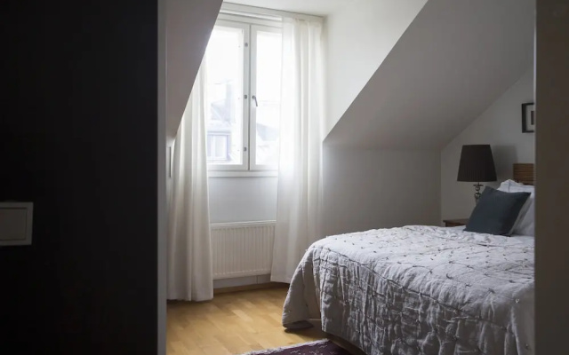 2ndhomes 2BR Penthouse with Balcony and Sauna