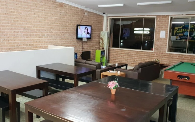 The Entrance Backpackers - Hostel