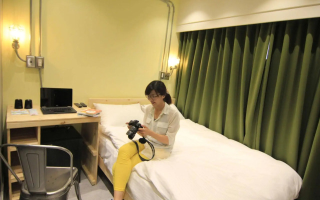 Yizhong Loft Hostel