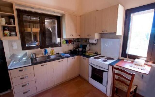 Holiday Home 3 Bedrooms 1 Bathroom - Kastellos