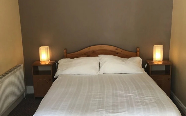 McCauls Bar & Guesthouse