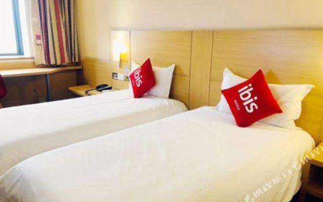 Ibis Ningbo Tianyi Square