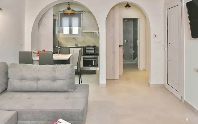 Serenite 2 Bd Santorini Getaway with Sea View