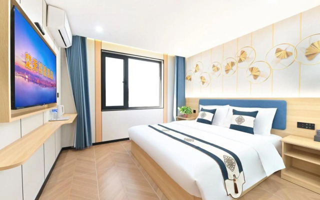 Chutian Hotel(Shibalidian Nanqiao Store)