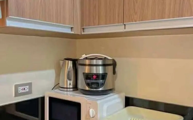 Cozy Pasay Condo with Pool Access