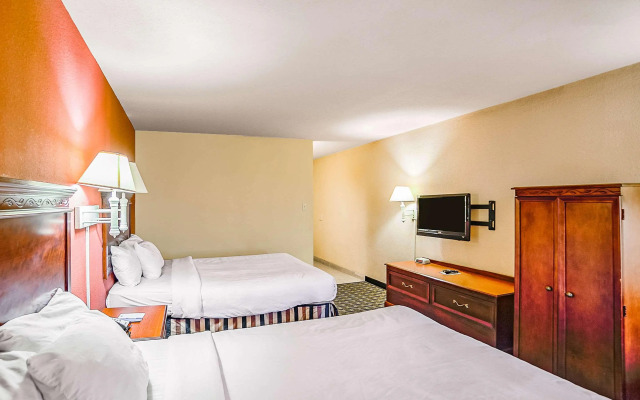 Clarion Pointe Marshall