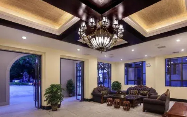 Yu Hill Hotel (Guilin Arctic Square)