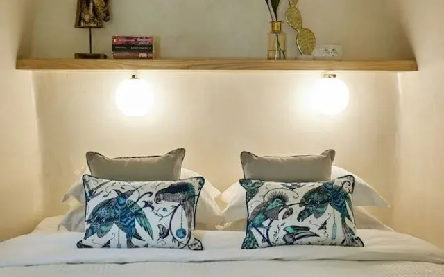 Gitsa Cliff Luxury Villa