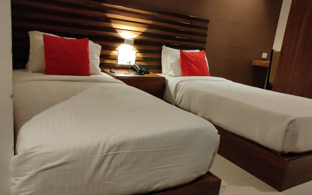 OYO 22120 Hotel Universal Garden
