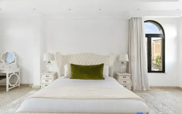 Luxury 5BR+M Private Villa | Direct Beach Access