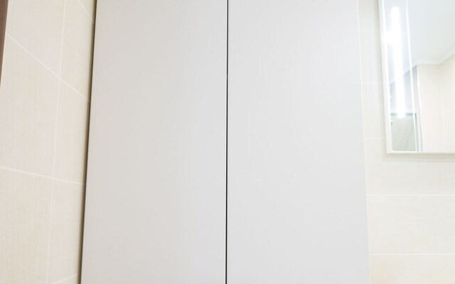 FM Luxury 1-BDR Apartment - C-O-L-O-R-S