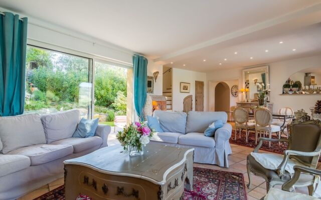 Luxurious Villa With Internet and Private Swimming Pool, Near Grasse