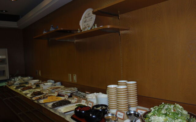 Hotel Crown Hills Okaya