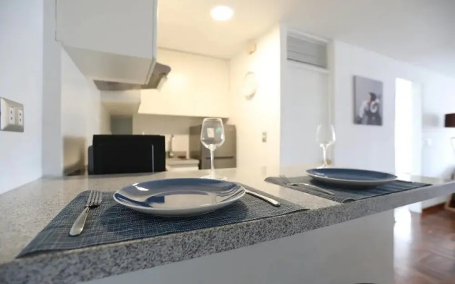 Beautiful Apt Half Block Away From Kennedy Park!