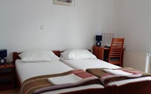 Vlado - 100 m from pebble beach - SA2(2)