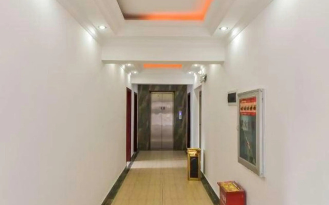 Chuxiong Dongbao Hotel