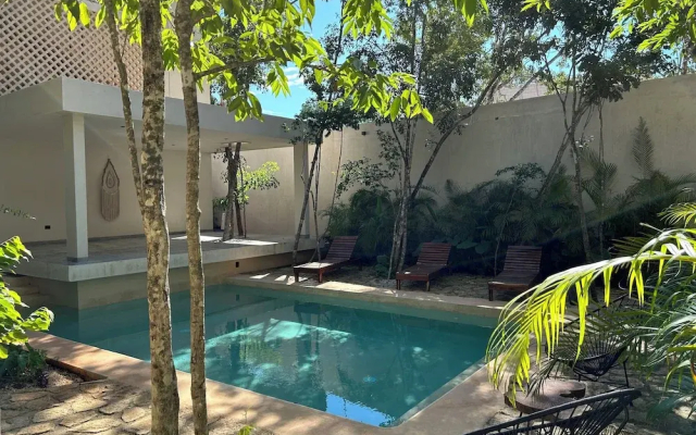 Jungle  Studio Balcony & Hammock S19