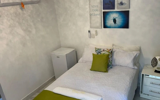 Room in Guest Room - Central Area Bedroom With Common Kitchen, Living Room