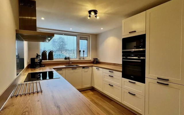 Comfortable and Modern Furnished Holiday Home, Sleeps 6, Wifi on Quiet Holiday Park Close to Beach, Woods and Dunes