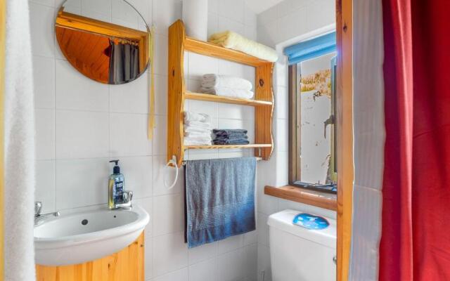 Seaside Log Cabin, Carna