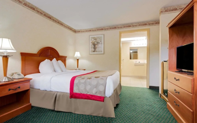 Ramada by Wyndham Cleveland Airport West