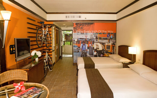 YoHo Beach Resort