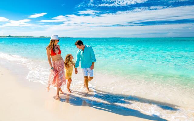 Walk to the Beach at Sunny Isles