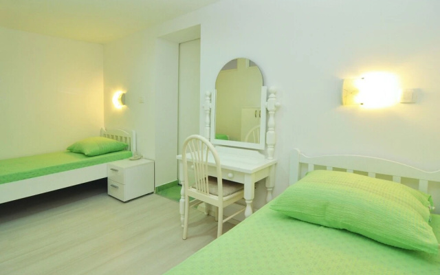 Spacious Modern Apt. With big Patio and sea View