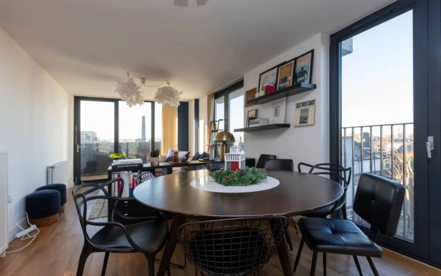 Stylish 2 Bedroom Flat in Canada Water