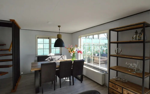 Lovely Holiday Home in Kaatsheuvel With Bubble Bath