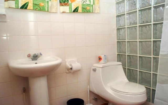 Two Bedroom Apartment With Pool Located Near the Beach and Kensington Oval