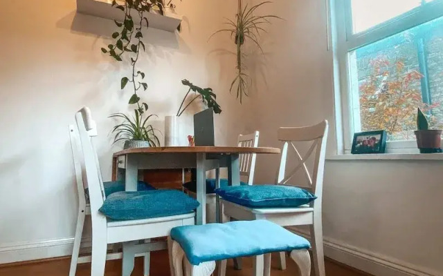 2 Bedroom Flat w Office in Tooting Broadway