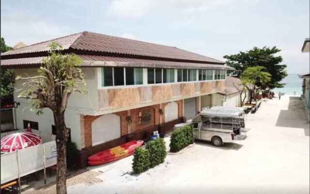 Walking Street Hostel by New Wave - Adults Only