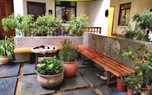 Deyishe Lake View Inn