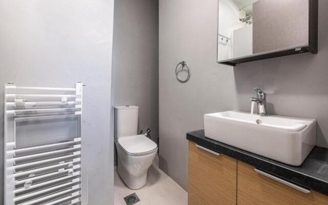 Modern 5BD Apartment in the Heart of Athens