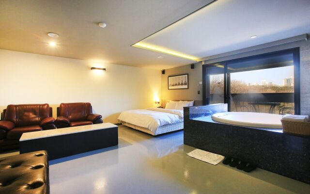 Tara Hotel