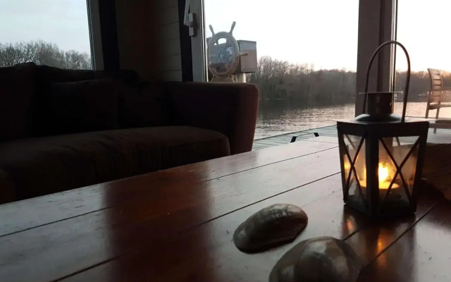 Hausboot mit Hottub in Berlin
