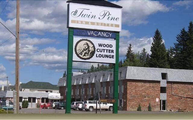 Twin Pine Inn & Suites