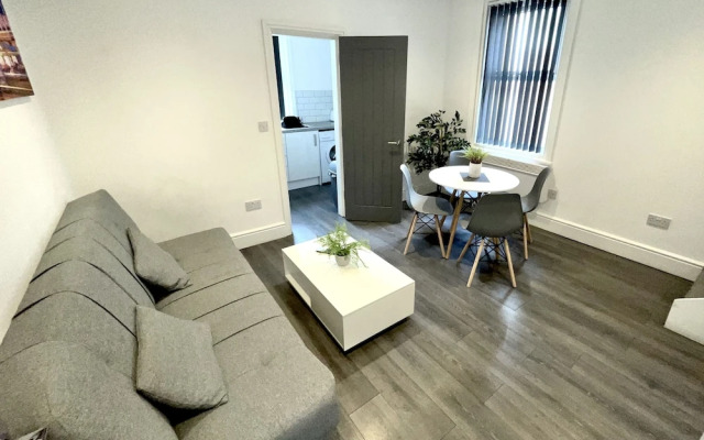 Albert Luxury Hottub and Jacuzzi Apartments