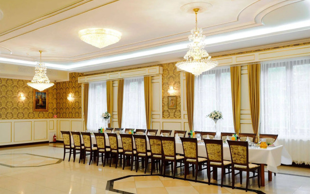 Hotel Dworek Tryumf Dąbrowscy Spółka Jawna