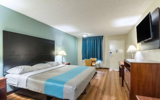Motel 6 Kenly, NC