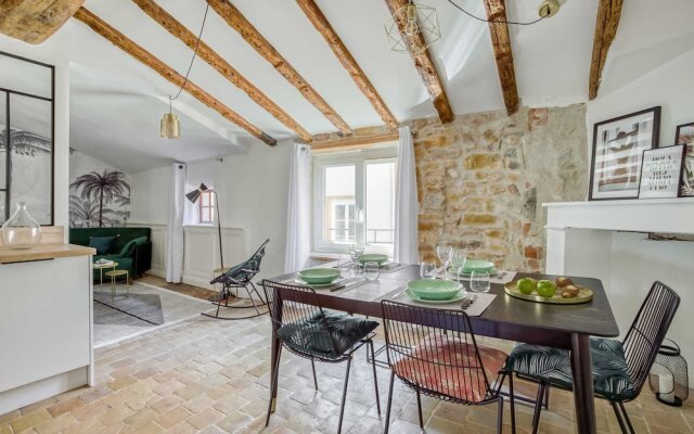 Sublime 2BR Flat in the Heart of Old Lyon