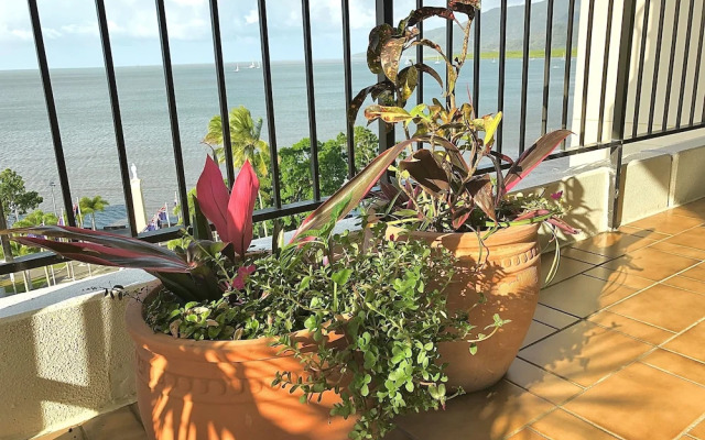 Cairns Apartment Esplanade Ocean Views