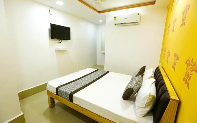 OYO 90380 Hotel Golden City